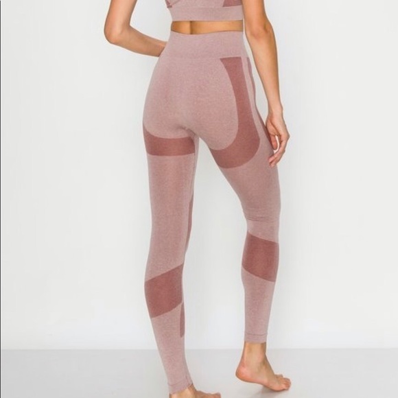 🆕 ↙️ Dusty Pink Sports Bra & Leggings Set - Picture 3 of 4